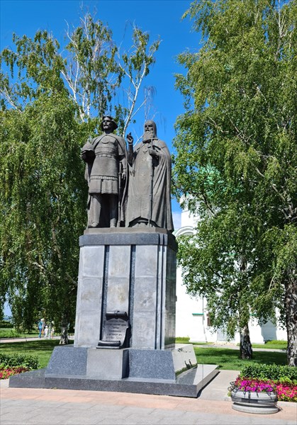 082-Памятник основателям